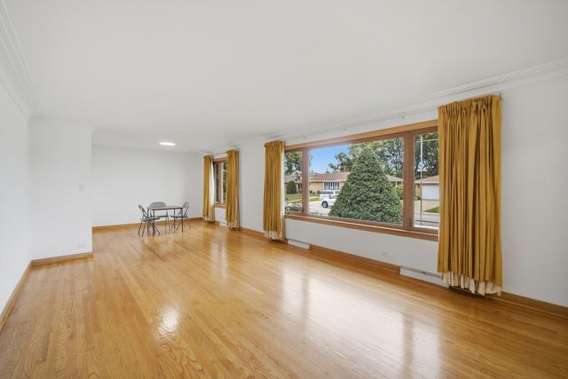 8001 W Balmoral Avenue, Chicago, IL 60656