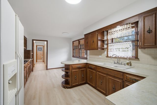 8001 W Balmoral Avenue, Chicago, IL 60656
