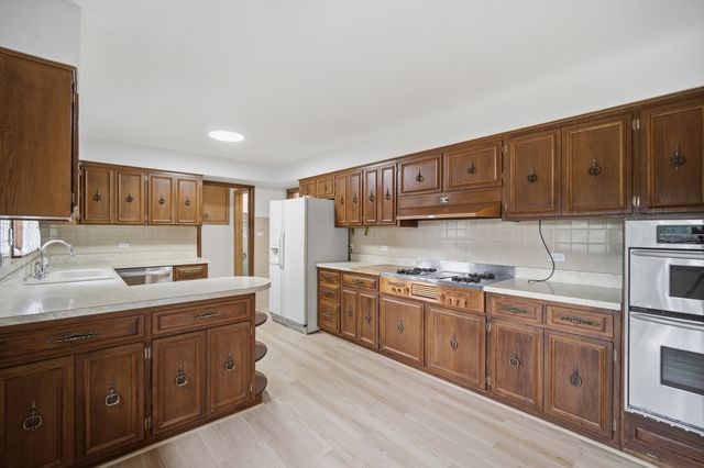 8001 W Balmoral Avenue, Chicago, IL 60656
