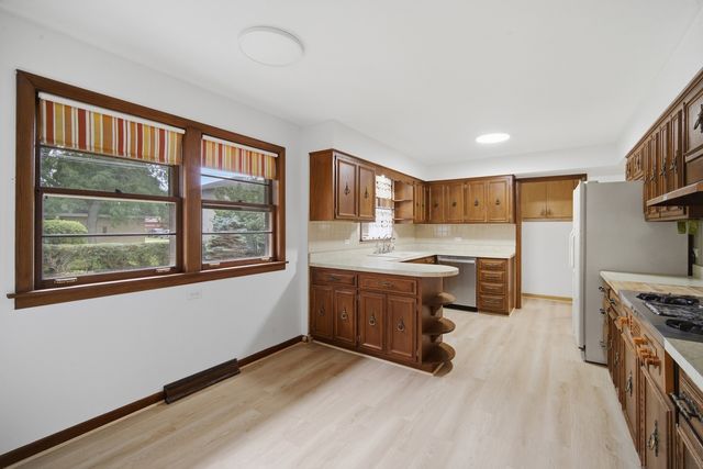 8001 W Balmoral Avenue, Chicago, IL 60656