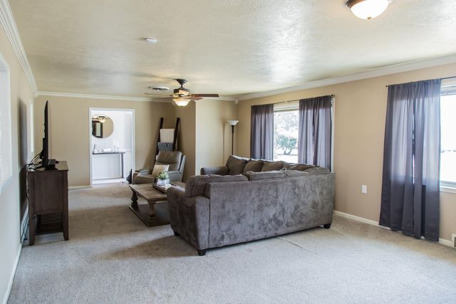 1106 Amarillo Street, Plainview, TX 79072