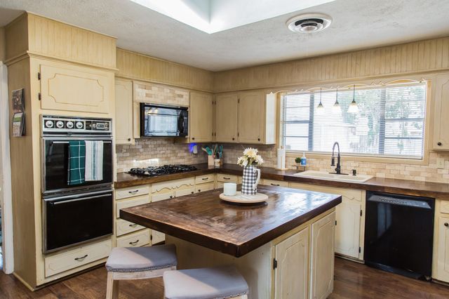 1106 Amarillo Street, Plainview, TX 79072