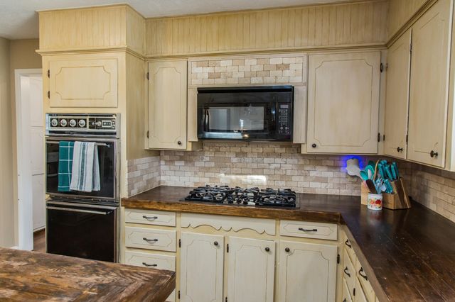 1106 Amarillo Street, Plainview, TX 79072