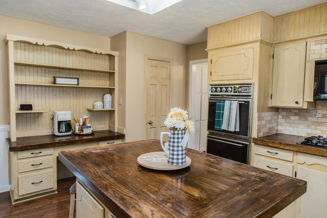 1106 Amarillo Street, Plainview, TX 79072