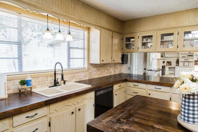 1106 Amarillo Street, Plainview, TX 79072