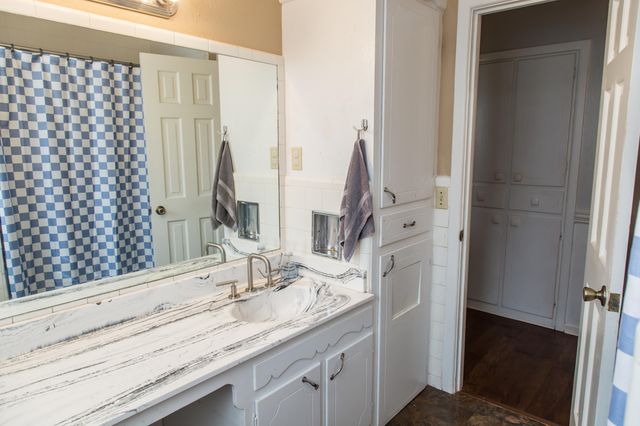 1106 Amarillo Street, Plainview, TX 79072