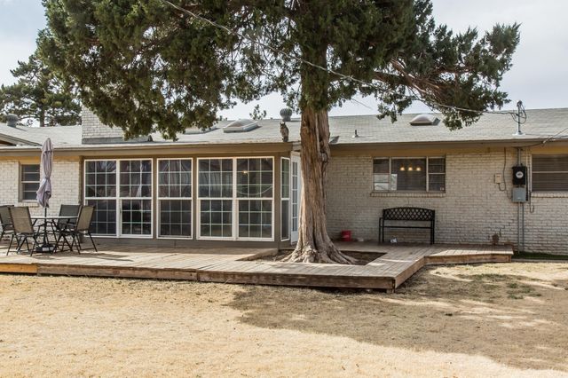 1106 Amarillo Street, Plainview, TX 79072