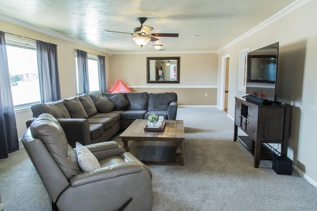 1106 Amarillo Street, Plainview, TX 79072