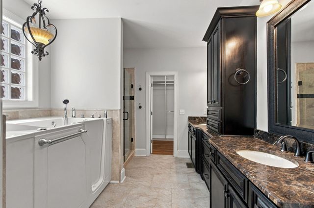 512 Crofton Park Ln, Franklin, TN 37069