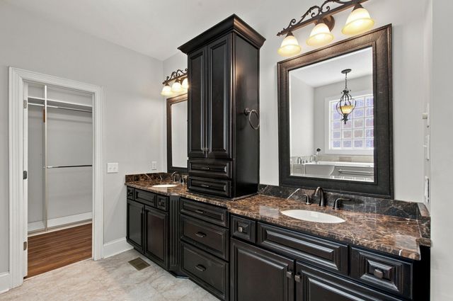 512 Crofton Park Ln, Franklin, TN 37069