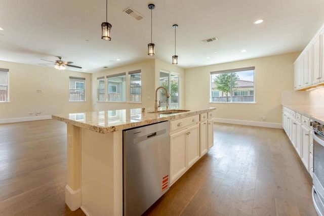 552 Cadiz Drive, Hollister, CA 95023