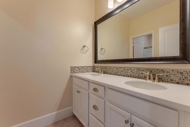 552 Cadiz Drive, Hollister, CA 95023