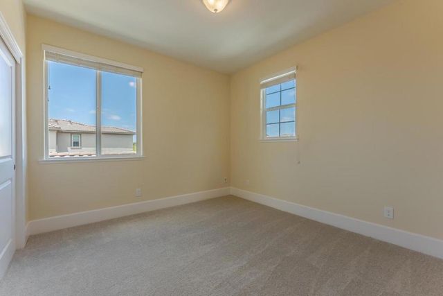 552 Cadiz Drive, Hollister, CA 95023