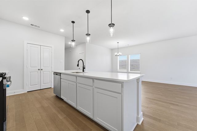 800 Tompkins Ln, Gallatin, TN 37066