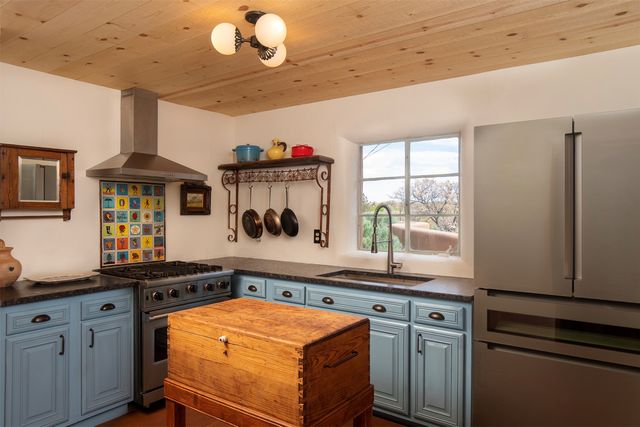412 Camino Cabra, Santa Fe, NM 87505