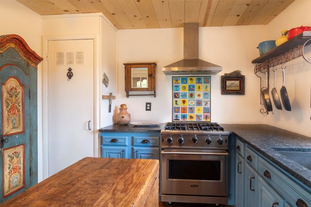 412 Camino Cabra, Santa Fe, NM 87505