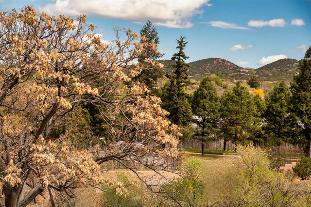412 Camino Cabra, Santa Fe, NM 87505