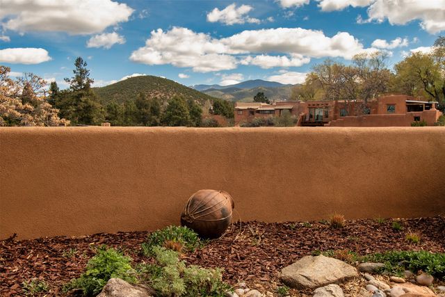 412 Camino Cabra, Santa Fe, NM 87505