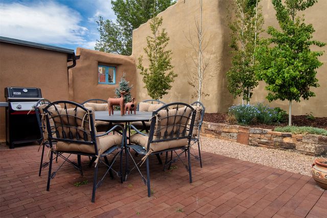 412 Camino Cabra, Santa Fe, NM 87505