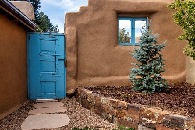 412 Camino Cabra, Santa Fe, NM 87505