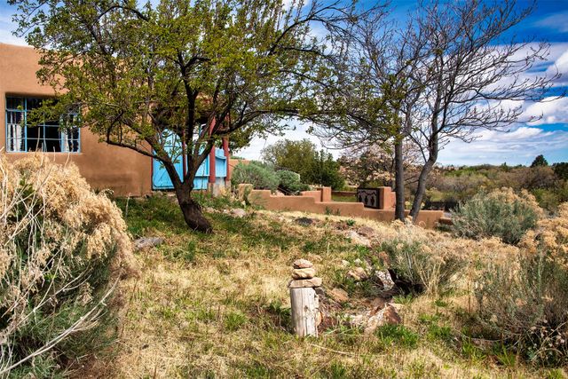 412 Camino Cabra, Santa Fe, NM 87505