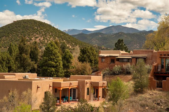 412 Camino Cabra, Santa Fe, NM 87505