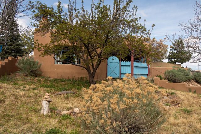 412 Camino Cabra, Santa Fe, NM 87505