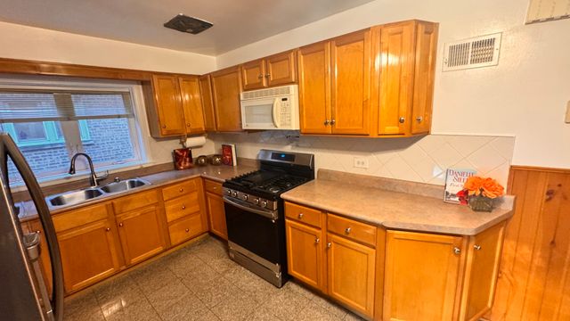 5501 N California Avenue 1N, Chicago, IL 60625