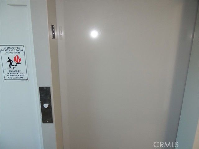 22735 Del Valle Street 6, Woodland Hills (los Angeles), CA 91364