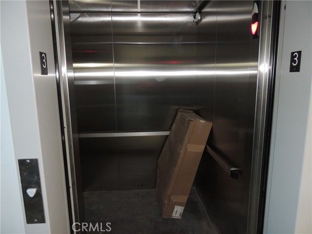 22735 Del Valle Street 6, Woodland Hills (los Angeles), CA 91364