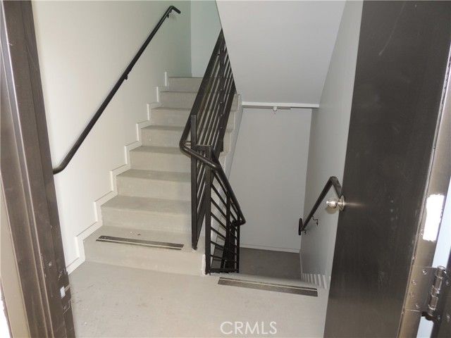 22735 Del Valle Street 6, Woodland Hills (los Angeles), CA 91364