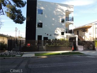 22735 Del Valle Street 6, Woodland Hills (los Angeles), CA 91364