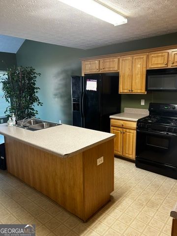 9592 Lakeview Circle, Union City, GA 30291