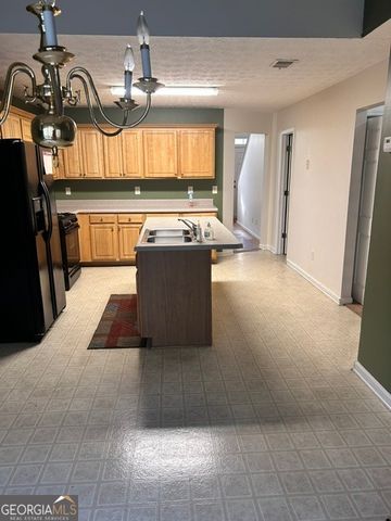 9592 Lakeview Circle, Union City, GA 30291