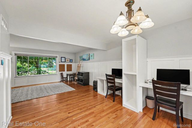 2242 W Wattles Road, Troy, MI 48098