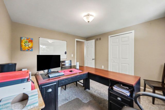 2242 W Wattles Road, Troy, MI 48098