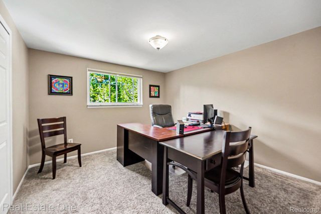 2242 W Wattles Road, Troy, MI 48098