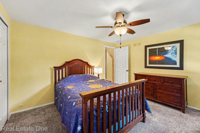 2242 W Wattles Road, Troy, MI 48098