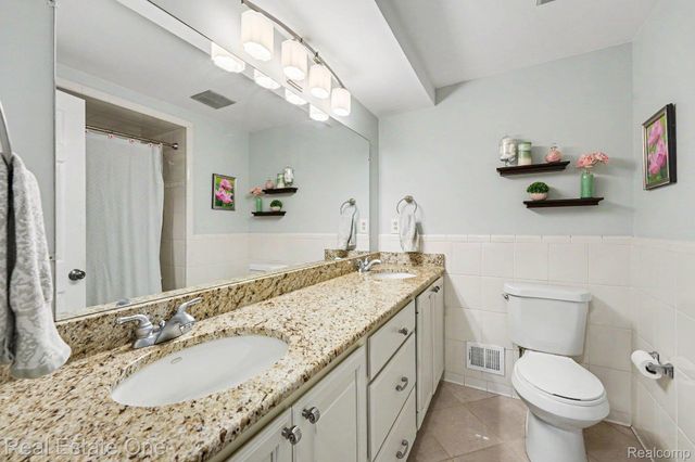 2242 W Wattles Road, Troy, MI 48098