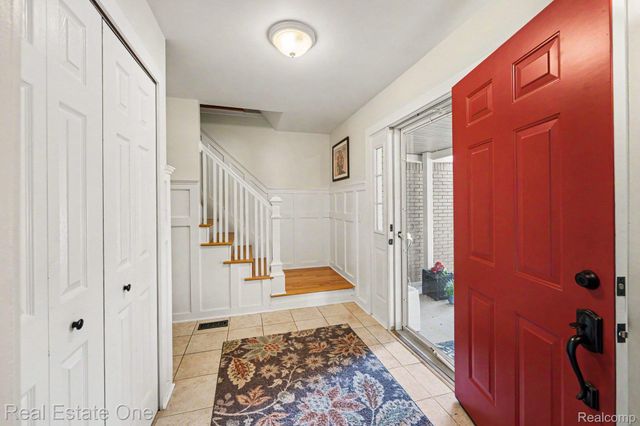 2242 W Wattles Road, Troy, MI 48098