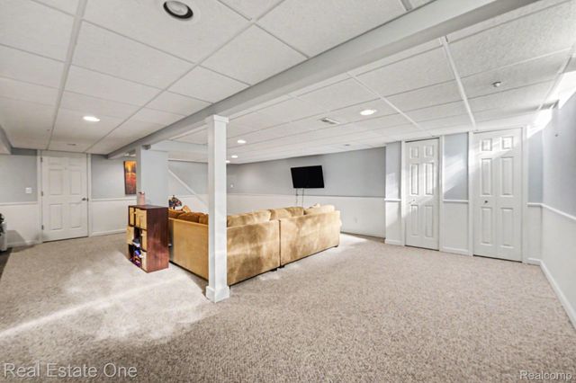 2242 W Wattles Road, Troy, MI 48098