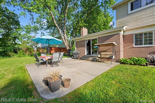 2242 W Wattles Road, Troy, MI 48098