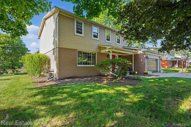 2242 W Wattles Road, Troy, MI 48098