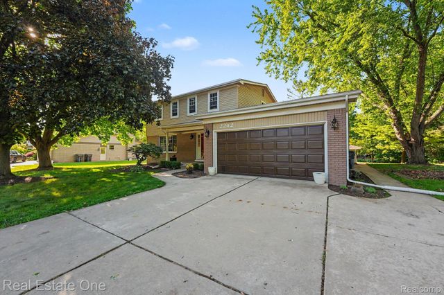 2242 W Wattles Road, Troy, MI 48098