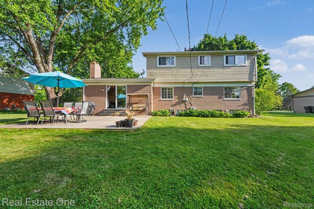2242 W Wattles Road, Troy, MI 48098