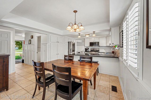 2242 W Wattles Road, Troy, MI 48098