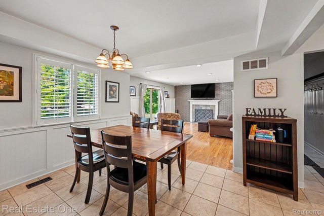 2242 W Wattles Road, Troy, MI 48098