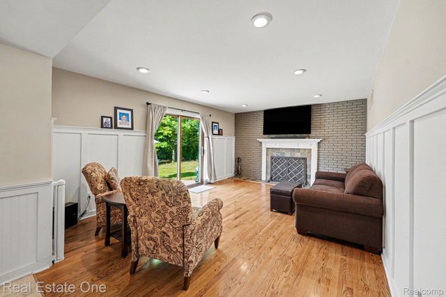 2242 W Wattles Road, Troy, MI 48098