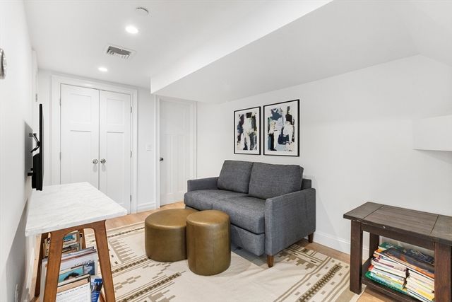 8 Hancock St, Boston, MA 02129