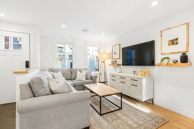 8 Hancock St, Boston, MA 02129
